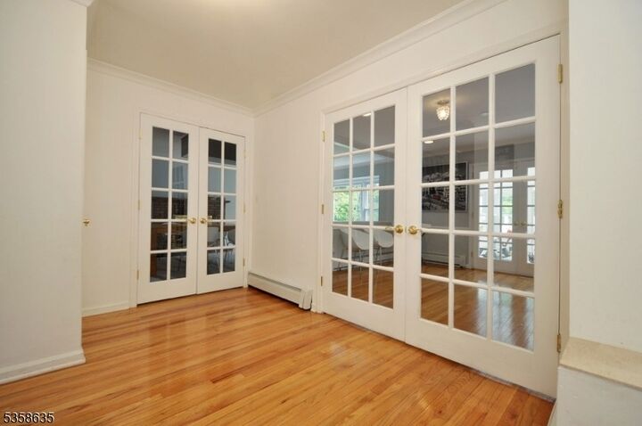 Property Photo:  10 Jensen Ct  NJ 07928 
