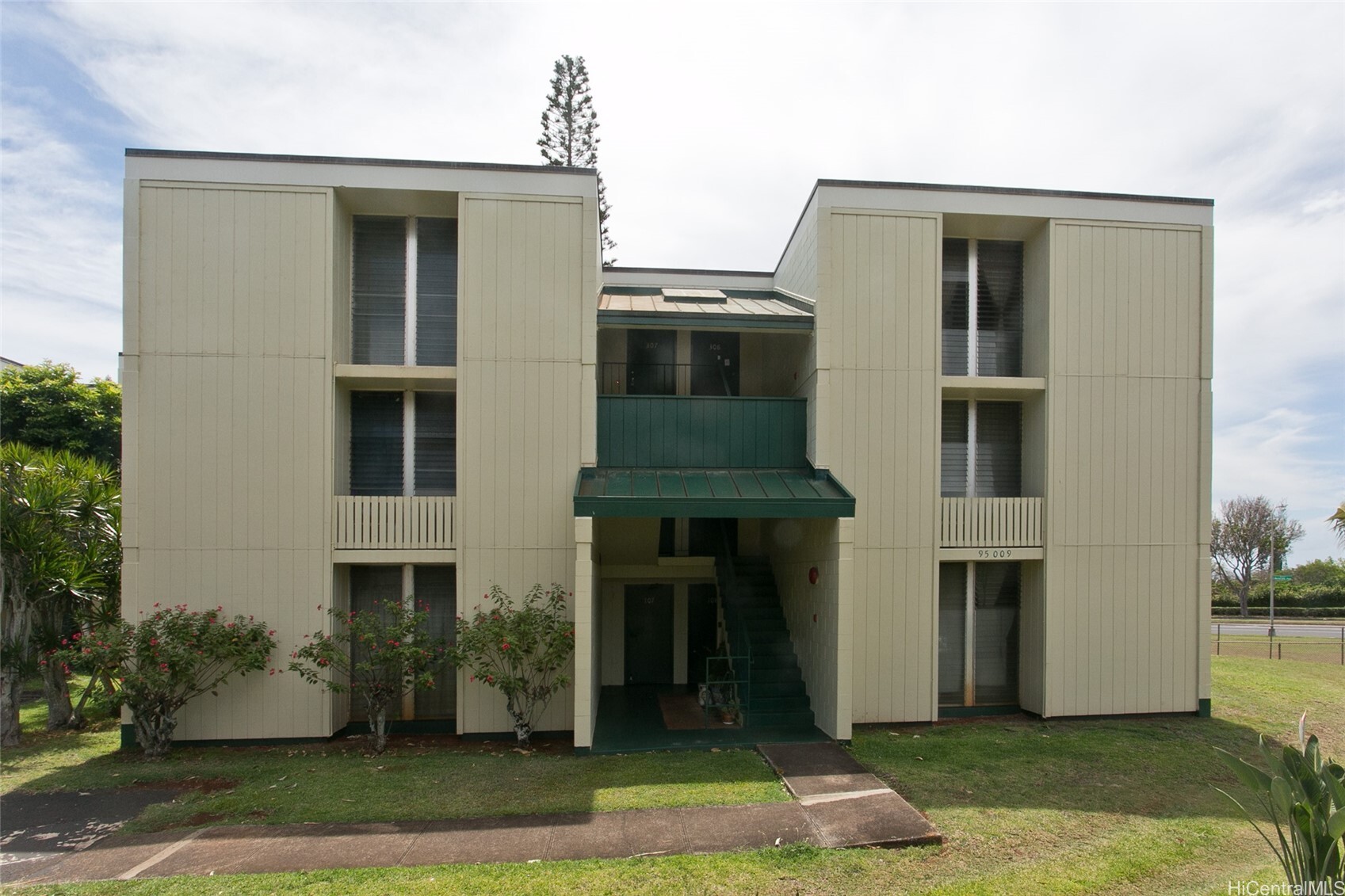 95-9 Kuahelani Avenue 307  Mililani HI 96789 photo