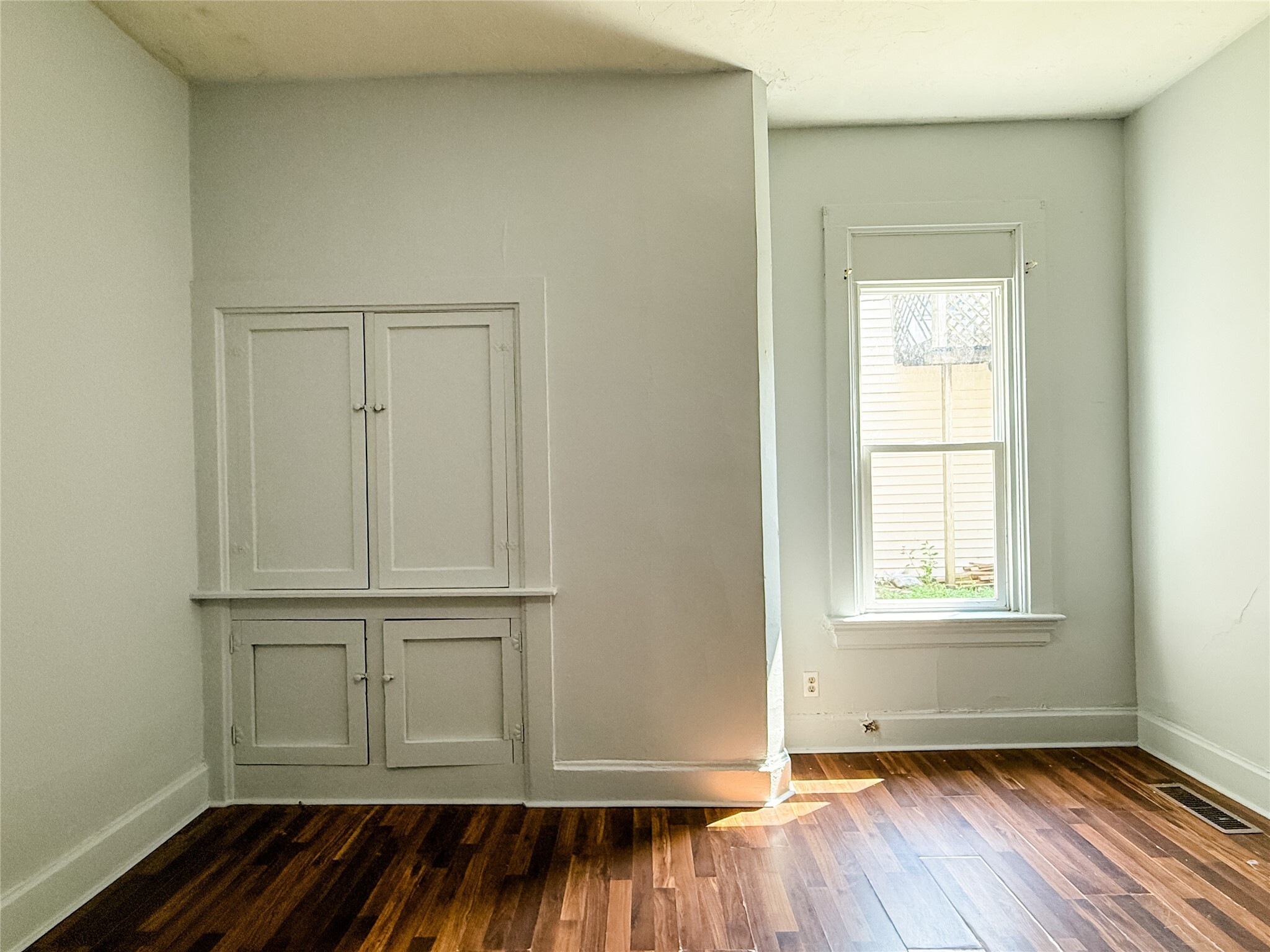 Property Photo: 616 Lamborn Street IA 52501