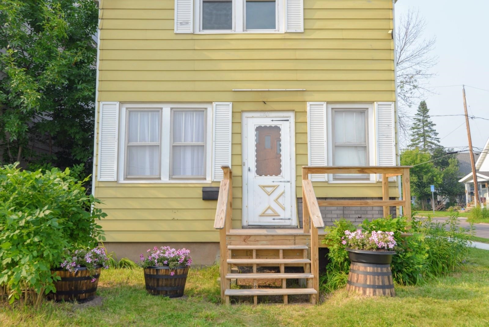 Property Photo: 3201 Chestnut St MN 55806