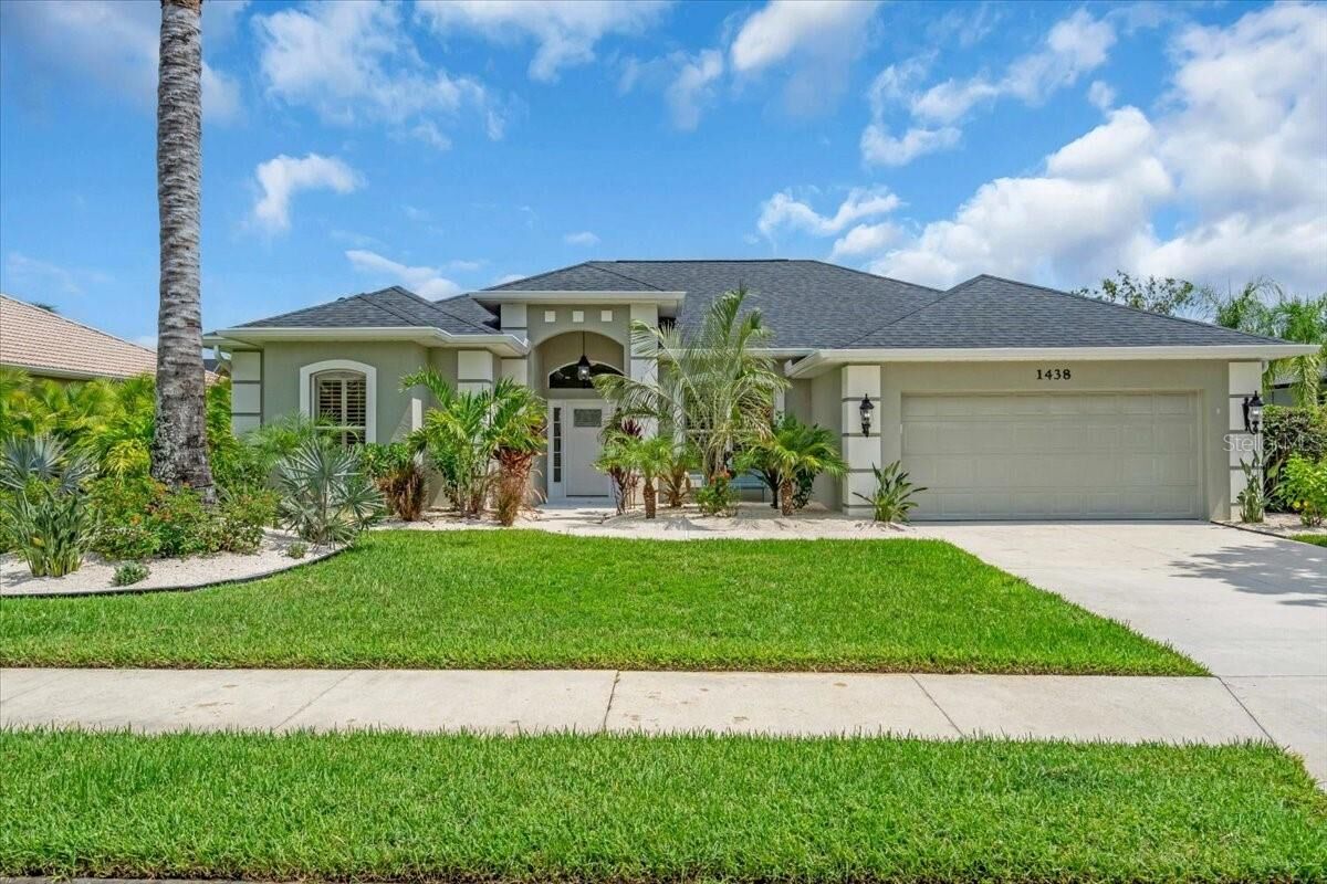 Property Photo: 1438 Brambling Court FL 34212