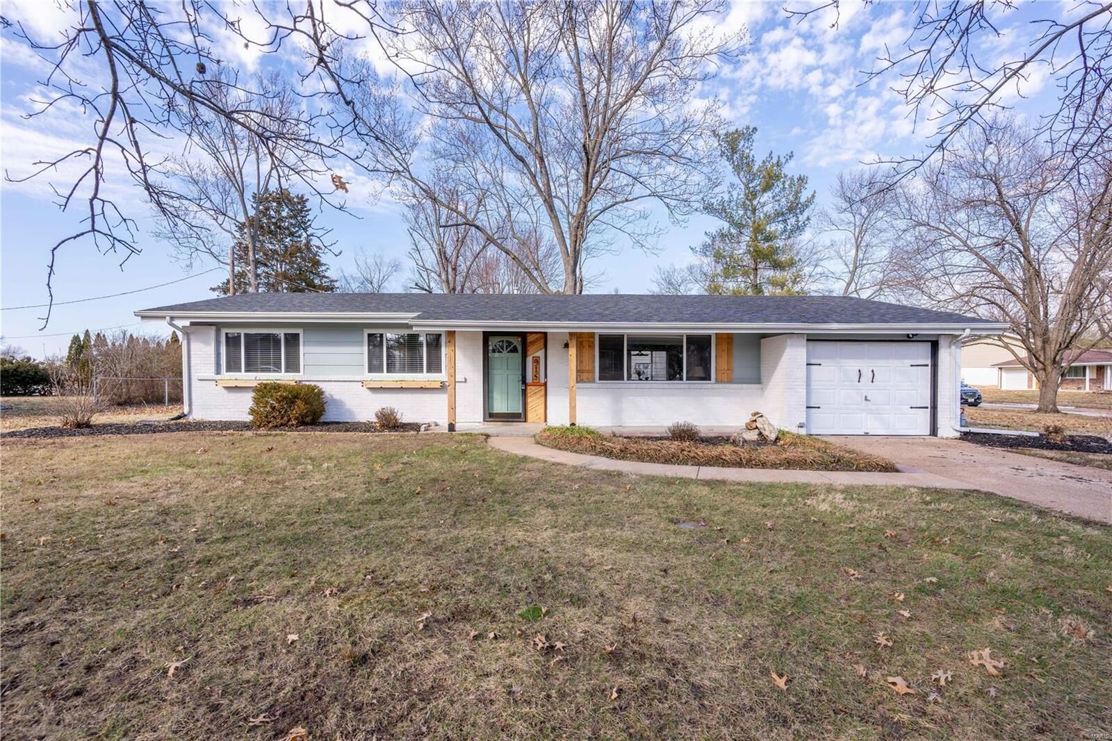 Property Photo: 915 Broadhurst Drive MO 63021