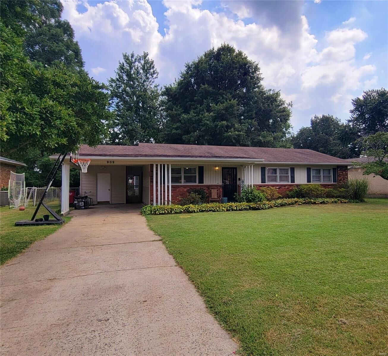 Property Photo: 909 Stanford Drive MO 63801