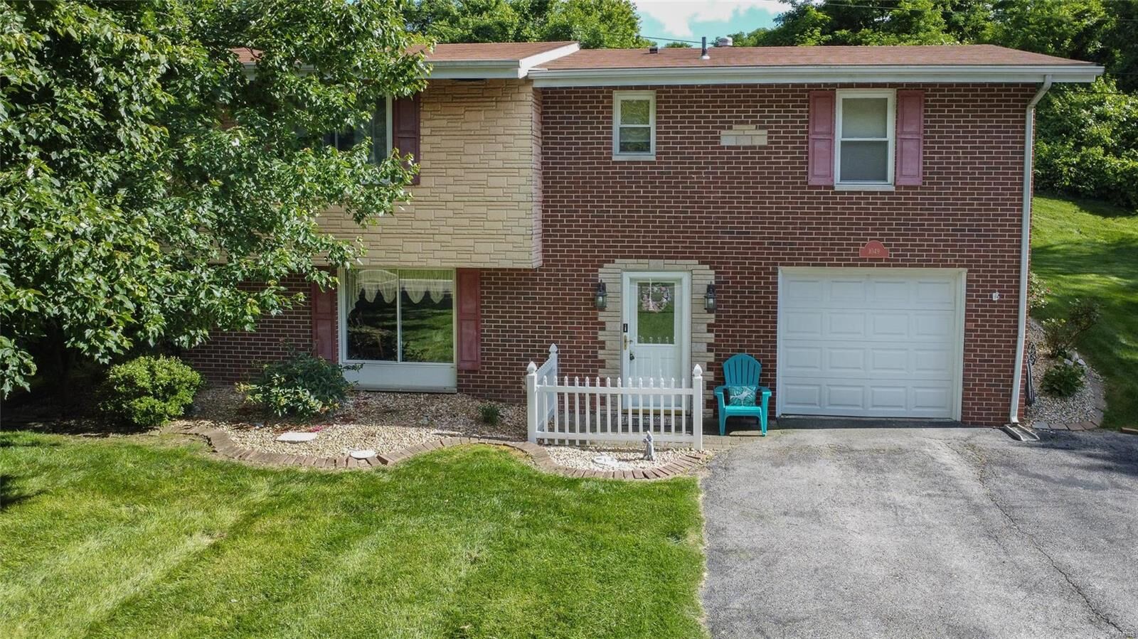 Property Photo:  1049 Hillcrest  IL 62024 