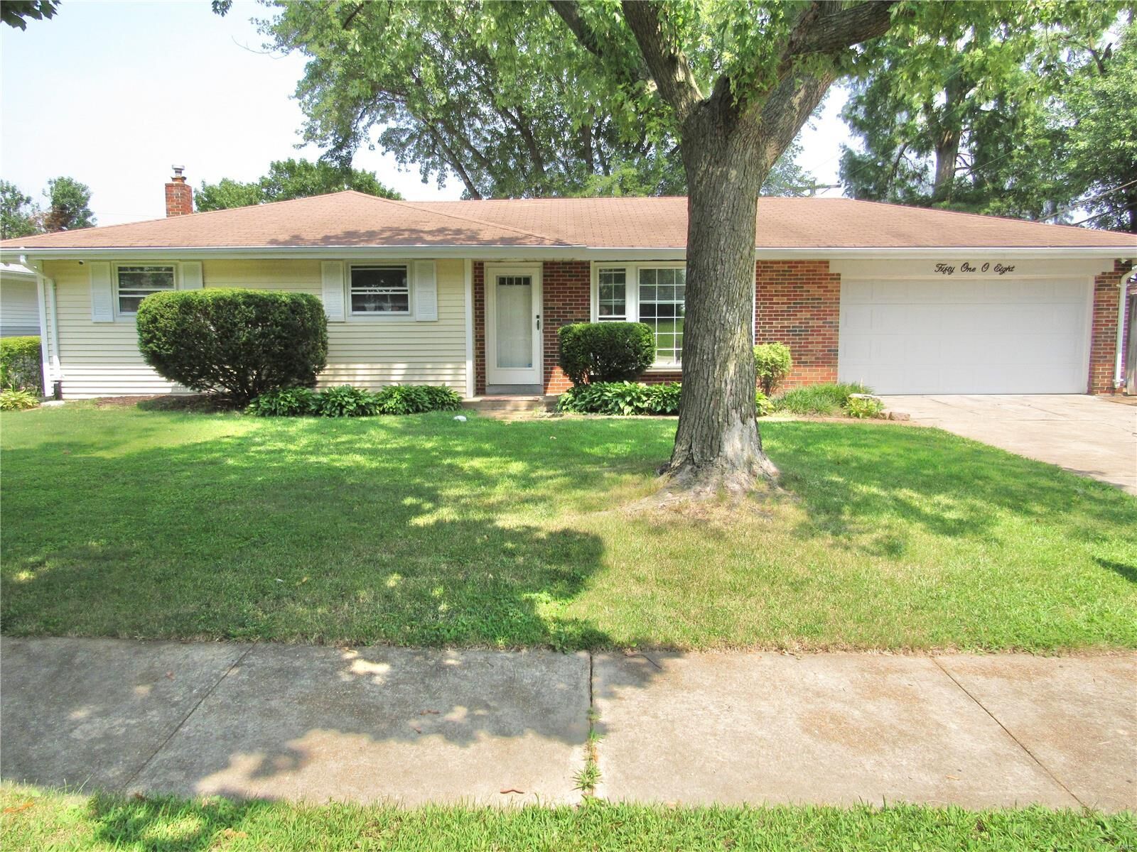 Property Photo: 5108 Wallingford MO 63121