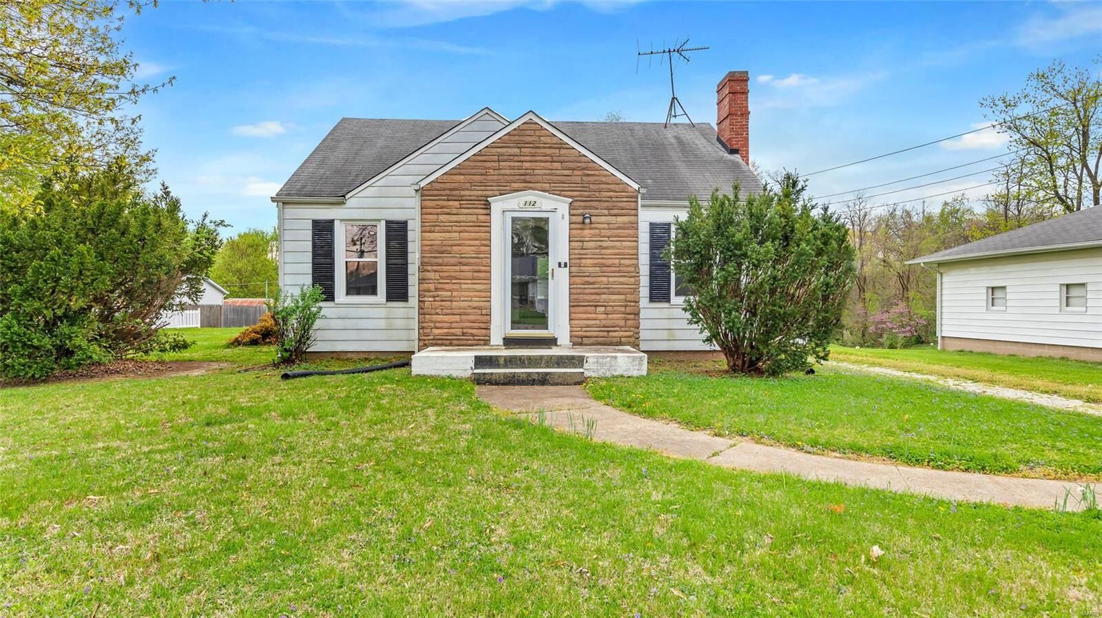 Property Photo:  112 Saint Clair Drive  IL 62208 