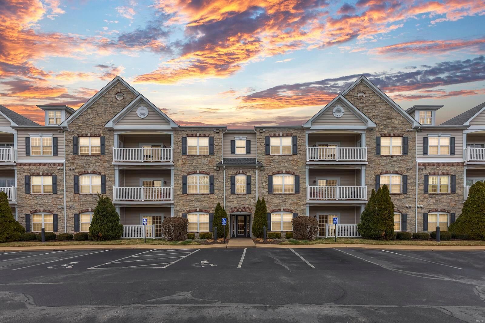 Property Photo: 6 Monarch Trace Court 303 MO 63017