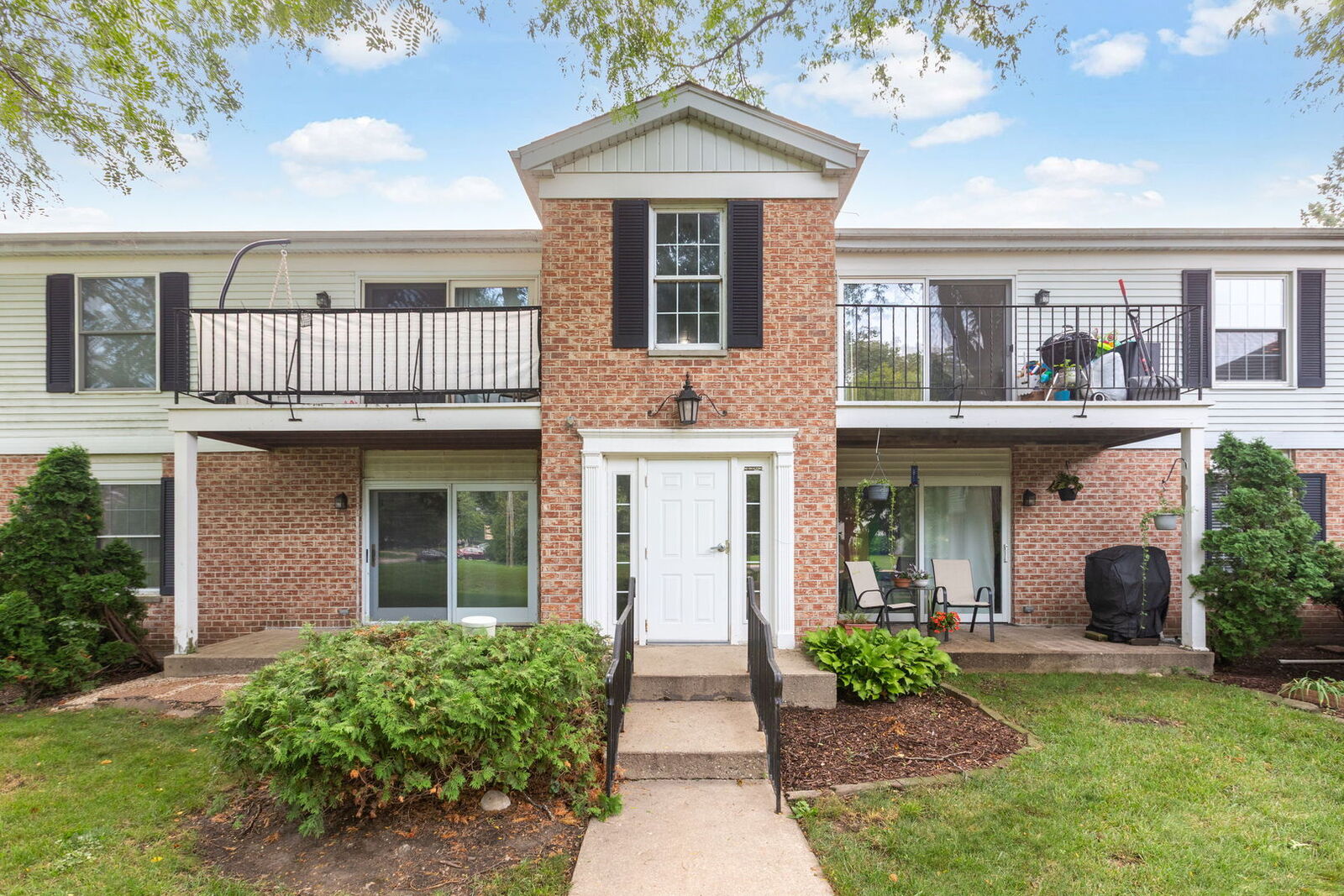 Property Photo:  961 Golf Course Road 6  IL 60014 