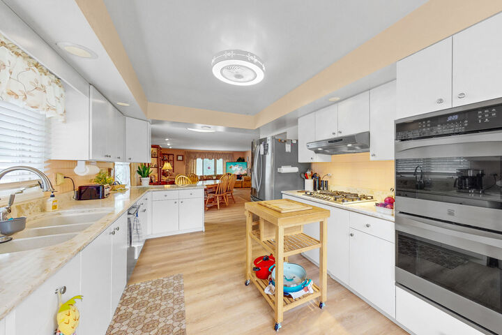 Property Photo:  476 Hiawatha Trail  IL 60191 