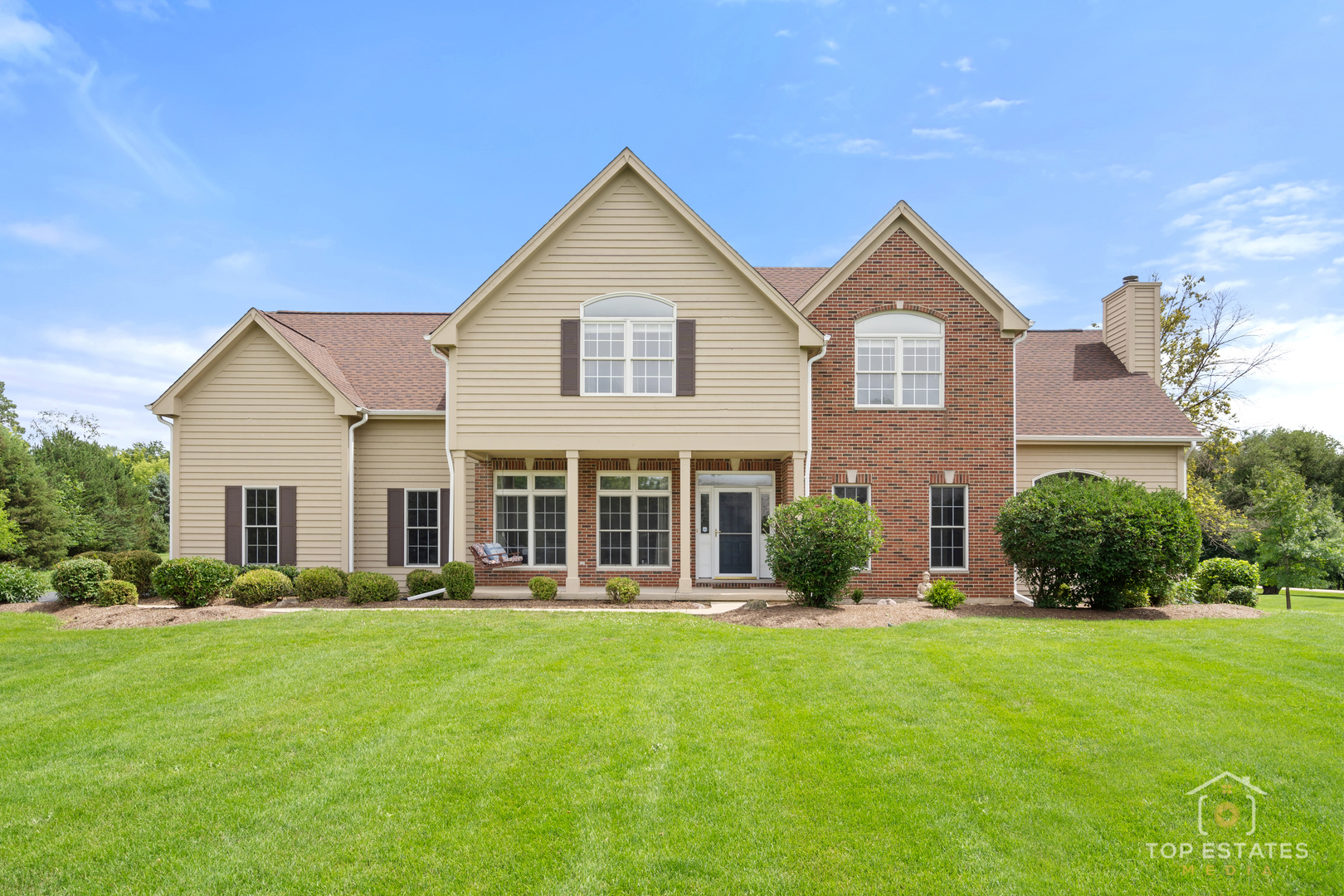 Property Photo: 175 Clover Hill Lane IL 60010