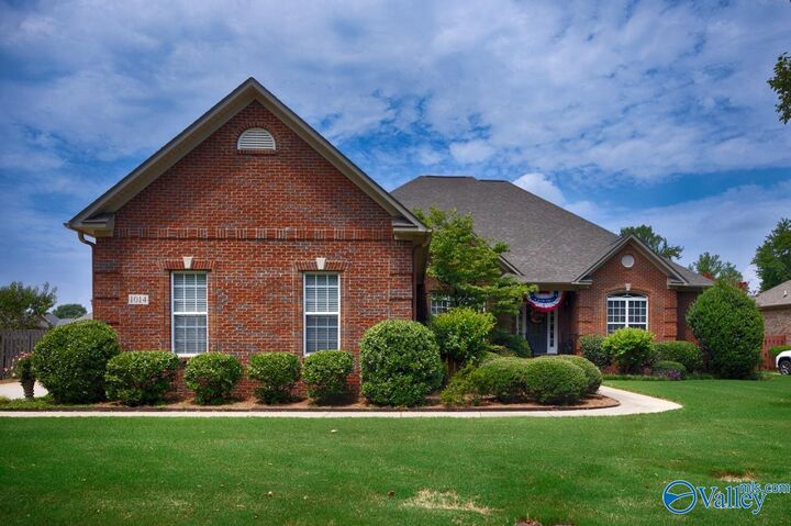 Property Photo:  1014 Edgewater Drive SW  AL 35824 