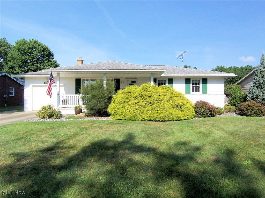 1924 Innwood Drive  Austintown OH 44515 photo