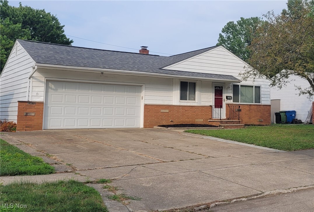 Property Photo: 6681 Crenshaw Drive OH 44130