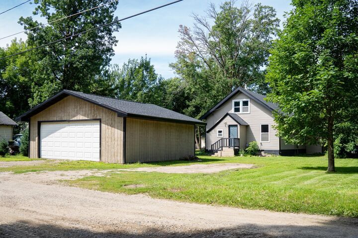Property Photo: 524 NE 4th Avenue MN 55744