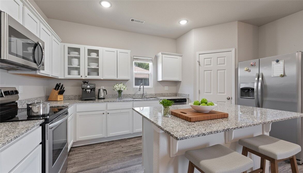 Property Photo: 4600 W Hoover Loop AR 72704