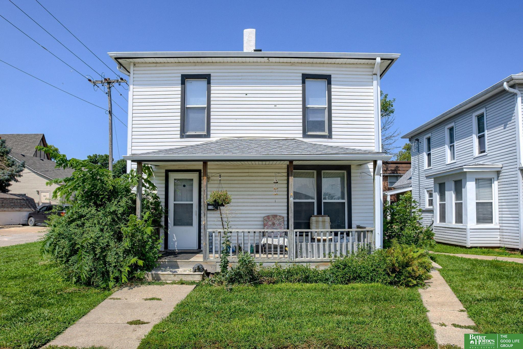 Property Photo: 215 S 17 Street NE 68008