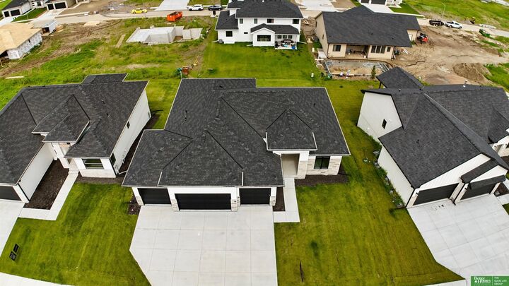 Property Photo:  5504 N 212th Avenue  NE 68022 