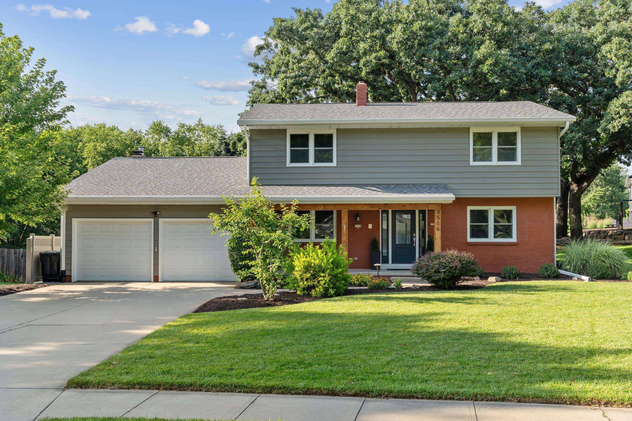 Property Photo: 9514 Grover Street NE 68124