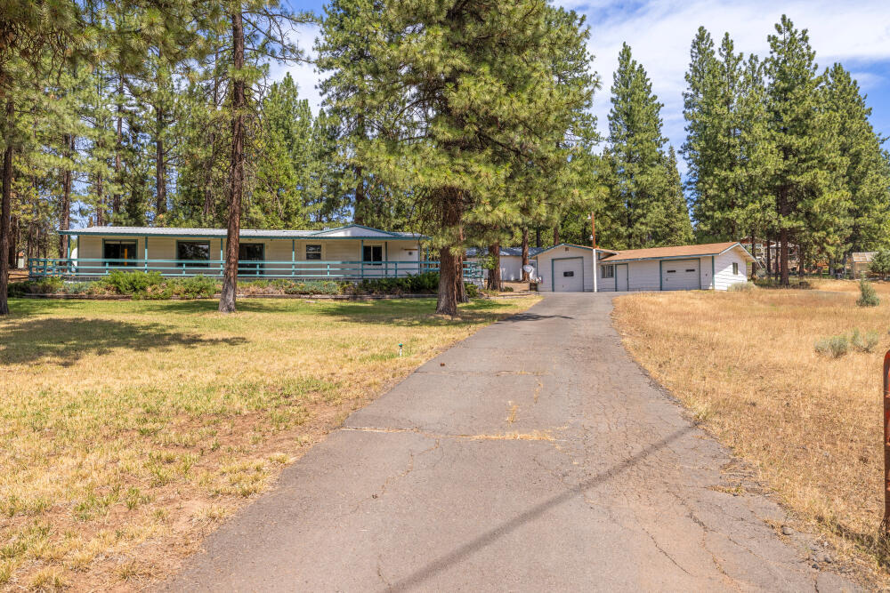 Property Photo: 16907 Ponderosa Lane OR 97601