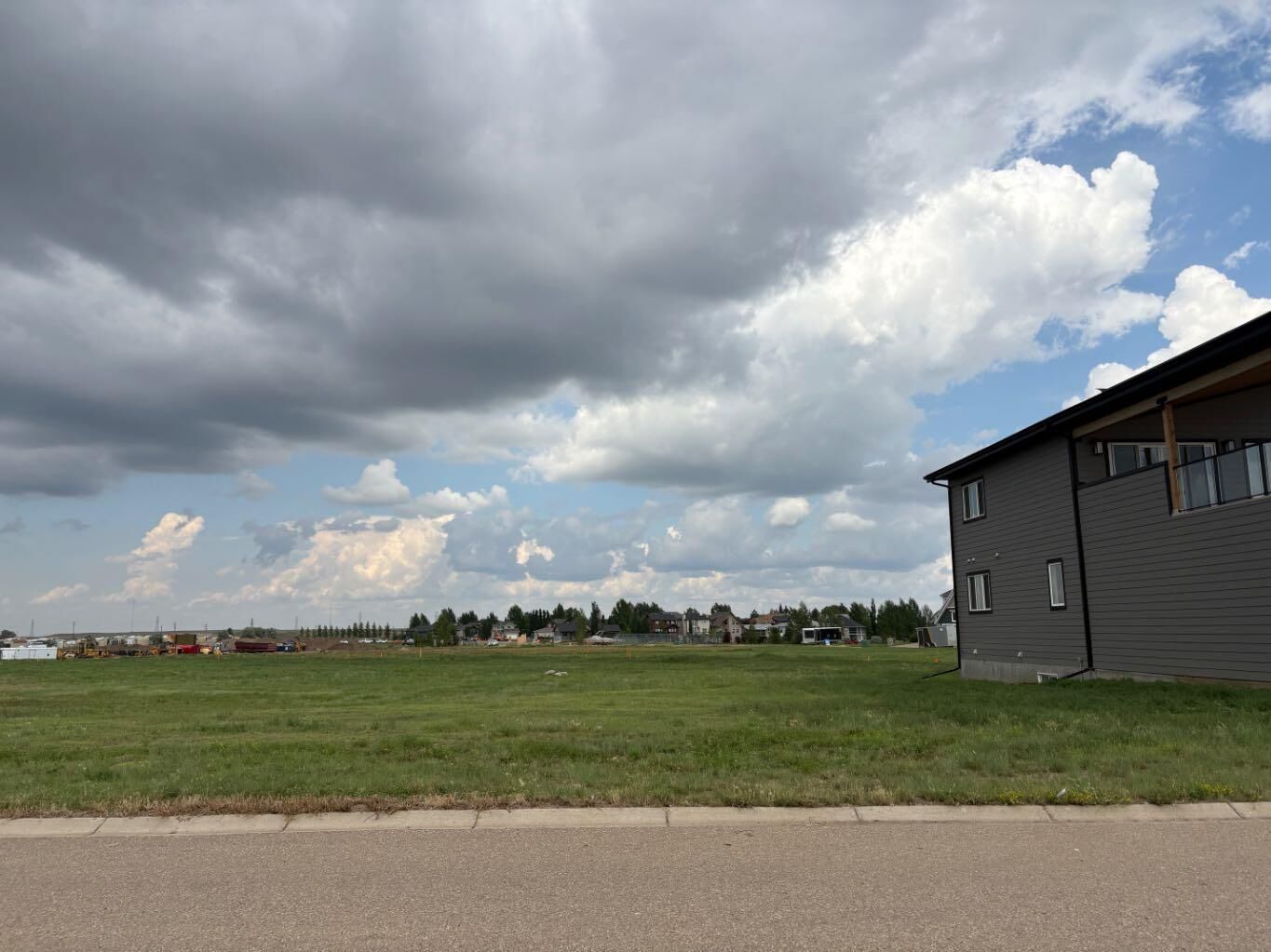 Property Photo: 33 Kingfisher Estates E AB T1R 0X5