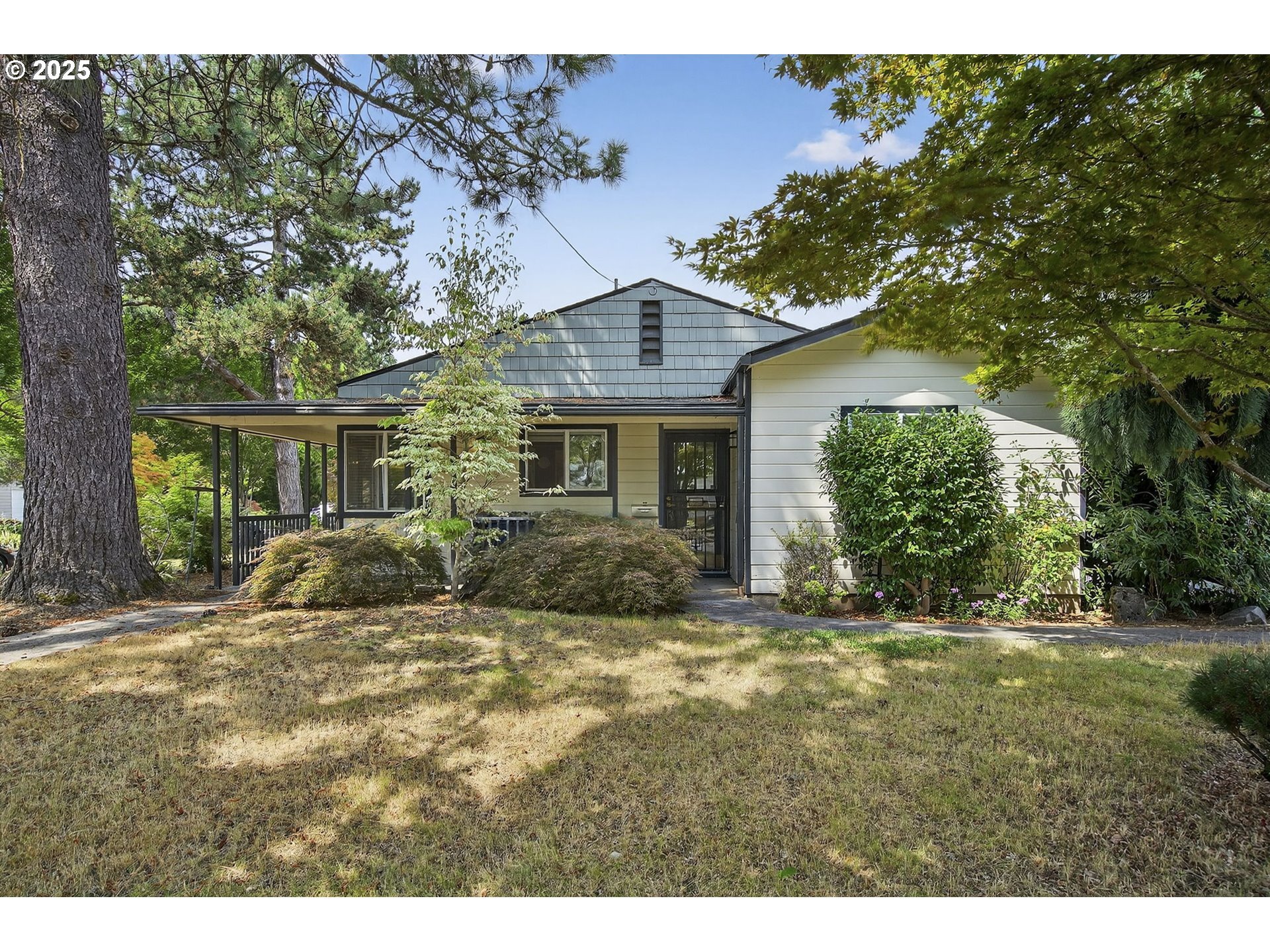 Property Photo:  3407 SE Steele St  OR 97202 