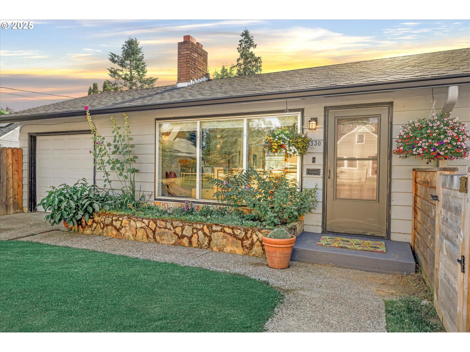 Property Photo: 5330 SE 57th Ave OR 97206