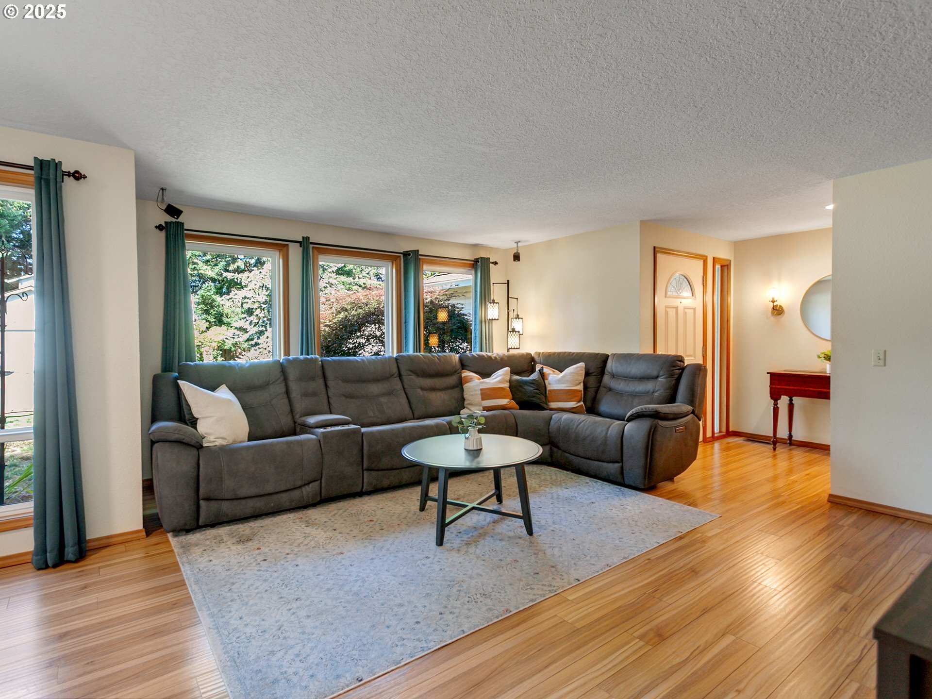 Property Photo: 12040 SW 122nd Ct OR 97223