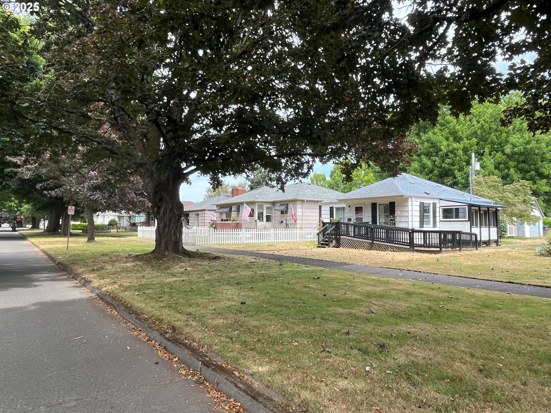 Property Photo: 1310 8th Ave WA 98632