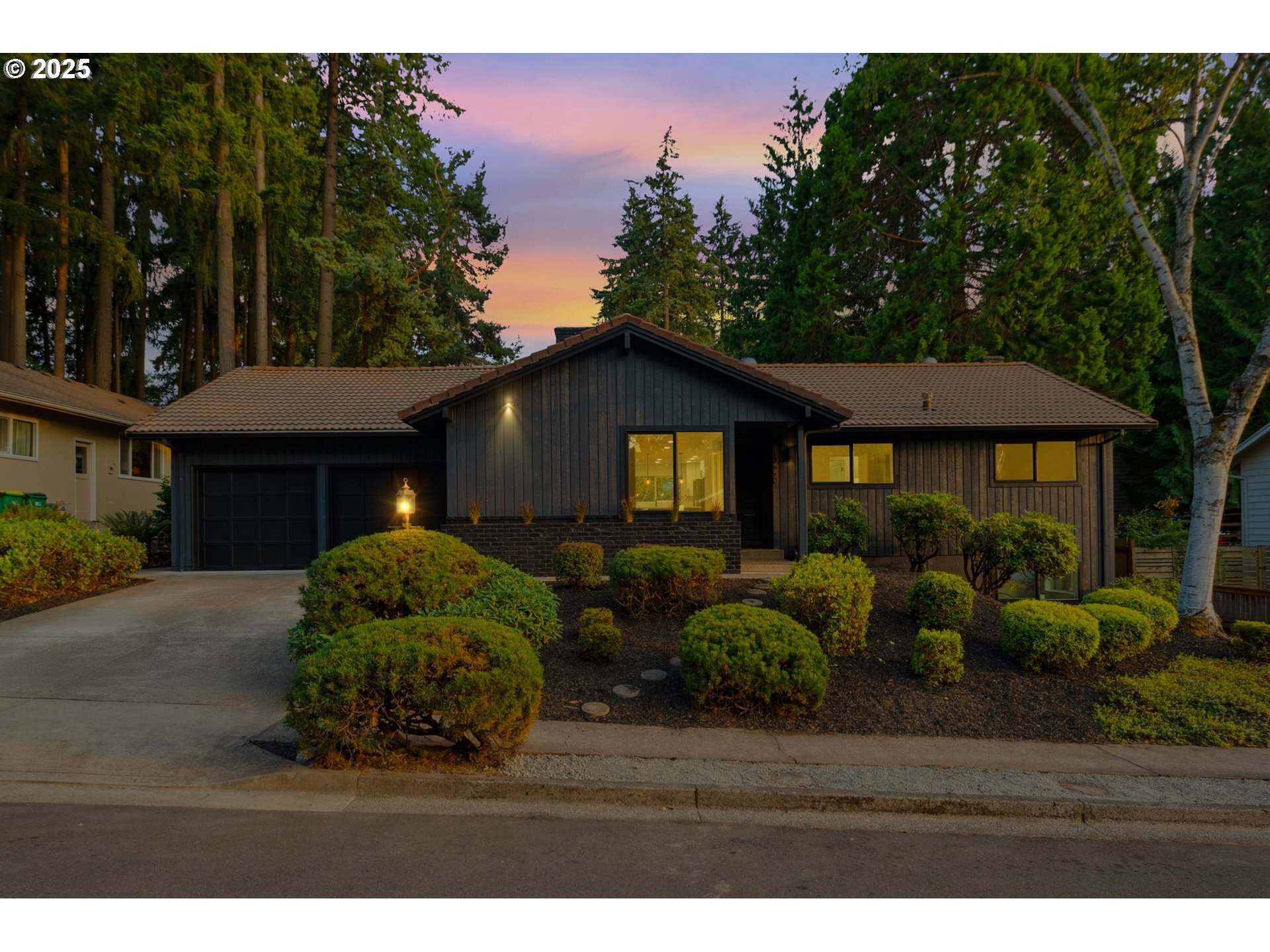 Property Photo:  13550 SW 31st St  OR 97008 