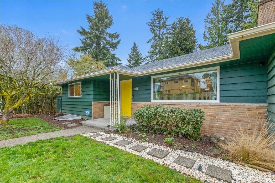 Property Photo:  9826  13th Avenue SW  WA 98106 