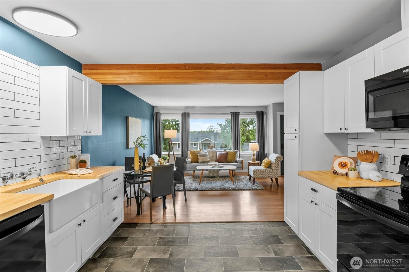 Property Photo: 707 Avenue K WA 98290