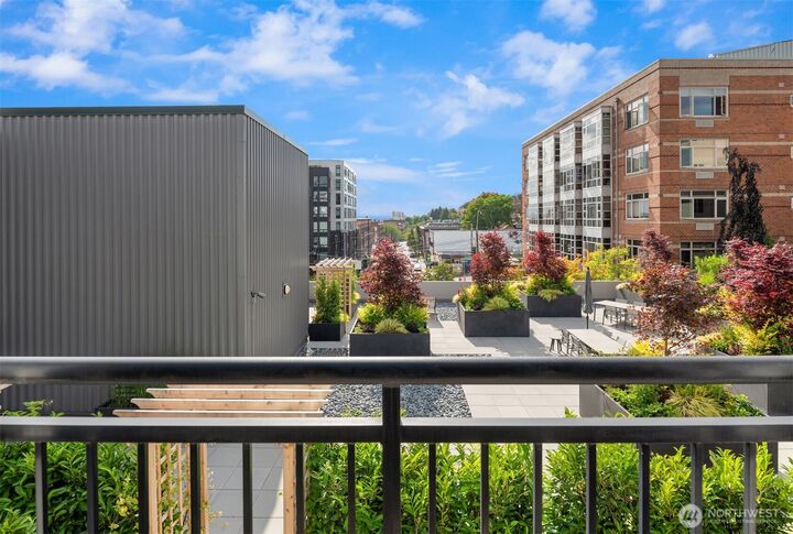 Property Photo: 701 1st Avenue N 410 WA 98109