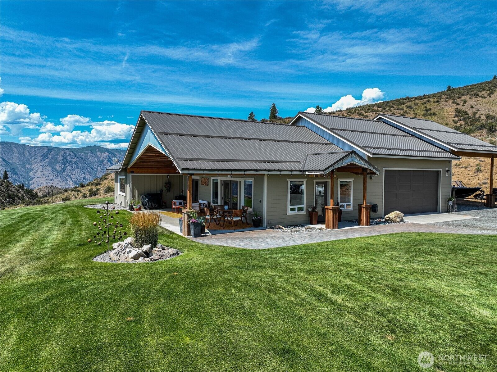 Property Photo: 1205 Santana Drive WA 98831