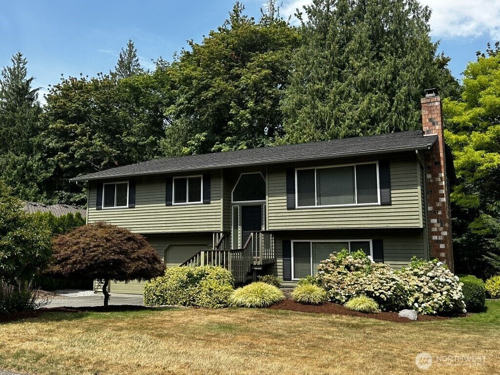 Property Photo:  20526 NE 43rd Street  WA 98074 