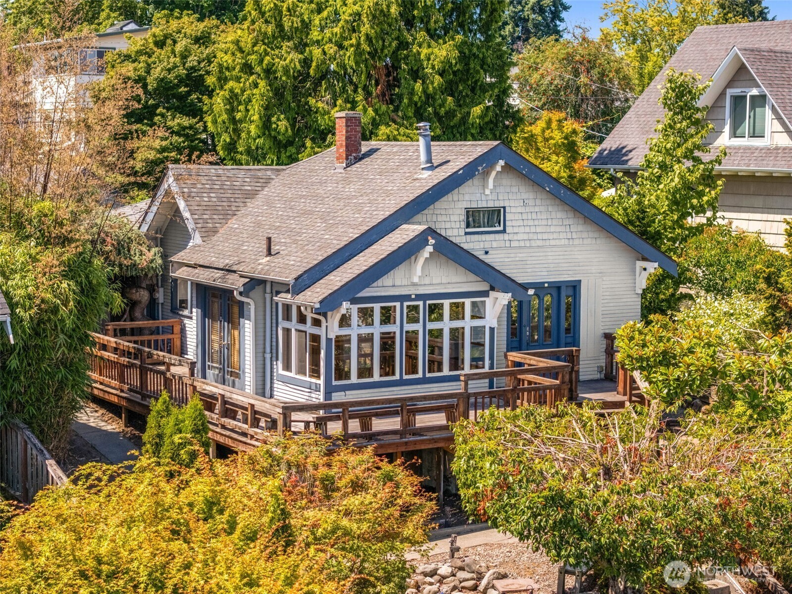 Property Photo: 4017 39th Avenue SW WA 98116