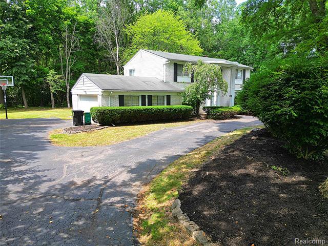 Property Photo:  30851 Woodstream Drive  MI 48334 