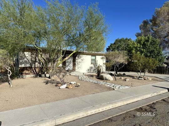 Property Photo: 304 N Helena St CA 93555