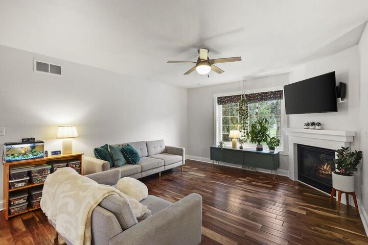 Property Photo:  408 Kings Lynn Road  WI 53589 