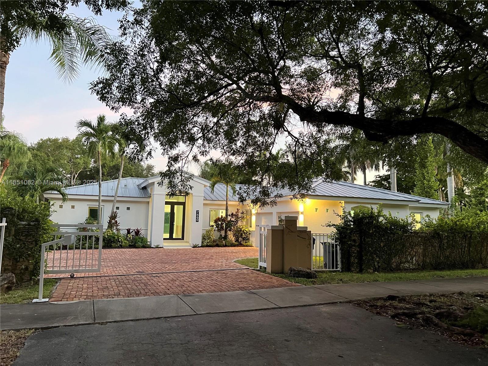 7660 SW 144th St  Palmetto Bay FL 33158 photo
