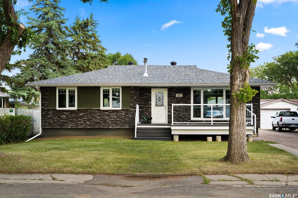Property Photo: 27 Norwood Crescent SK S4R 0A2