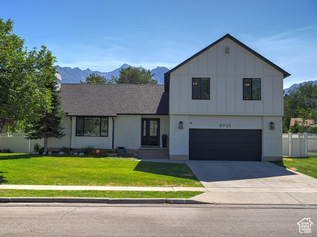 Property Photo: 8935 S Sheffield Way UT 84093