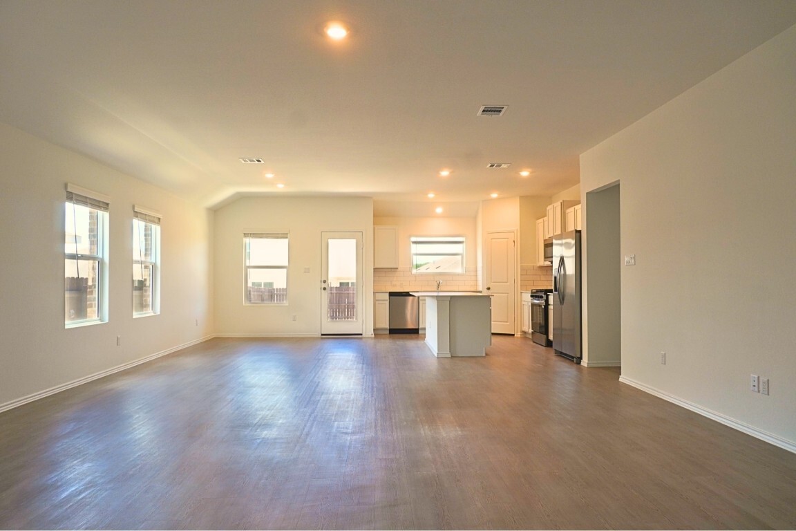 Property Photo: 1521 Boggy Creek Ranch Road TX 78628