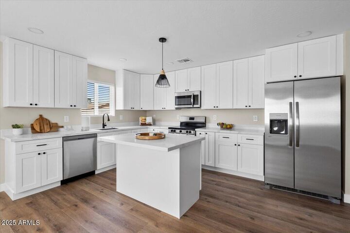 Property Photo:  2555 E Broadway Road  AZ 85040 