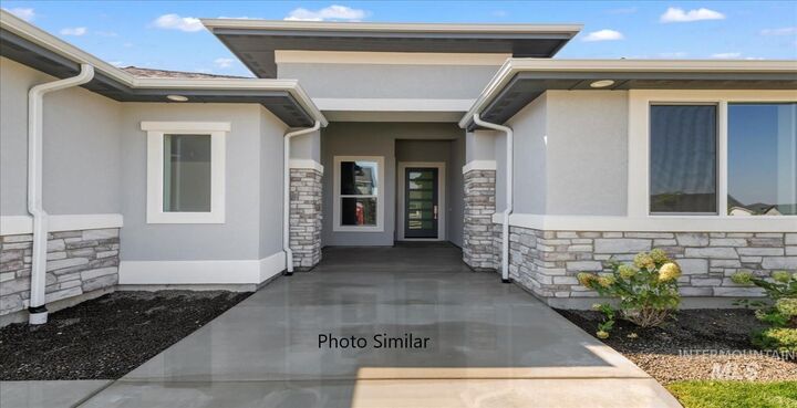 Property Photo:  394 E Jarvis St  ID 83642 