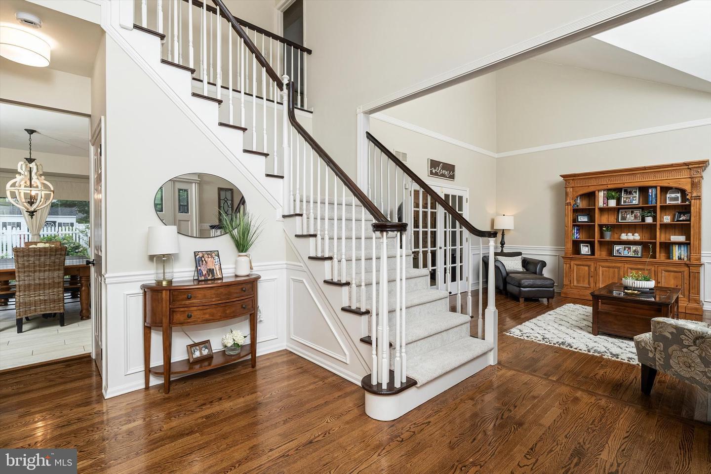 Property Photo:  5 Cottage Place Drive  NJ 08691 