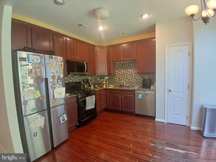 Property Photo:  9 Wedgewood Court  NJ 08540 