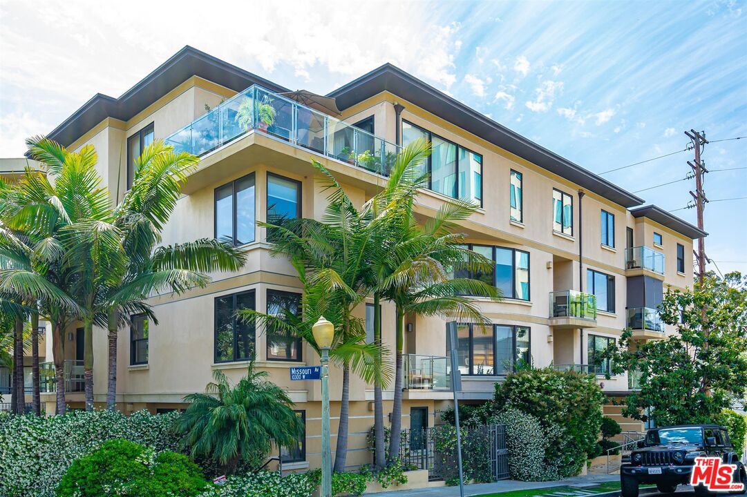 Property Photo:  1825 Fox Hills Dr  CA 90025 