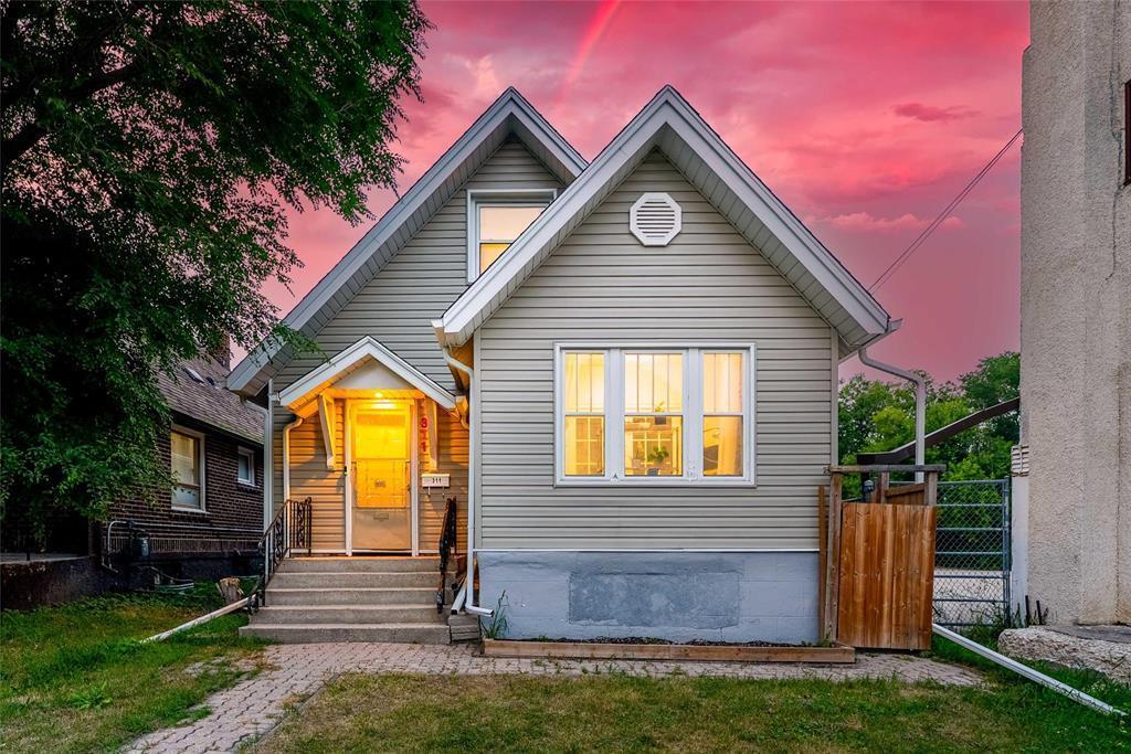 Photo de la propriété:  311 Machray Avenue  MB R2W 1A3 