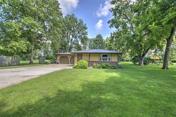 Property Photo: 200 W Matilda Street IL 62539