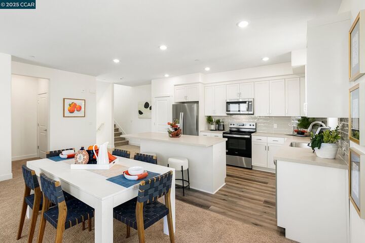 Property Photo: 27263 Lumina Ct CA 94541